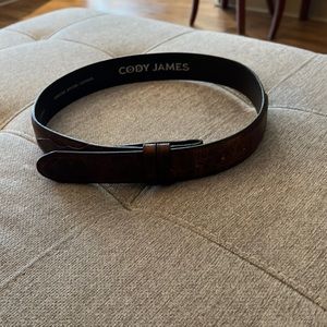 Mens brown leather belt. Size 30.
